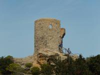 einer von vielen alten Feuerwachtürmen an der Küste der Insel
