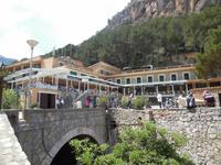 Noch etwas stärken vor der Bootsfahrt entlang Mallorcas Steilküste