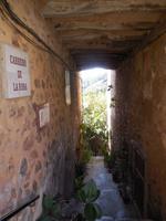 Schmale Gassen und Gänge in Valdemossa