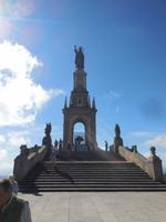 Heilige beschützen San Salvador und seine Besucher