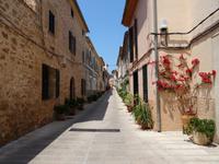 Alcudia - pflanzengeschmückte Häuser