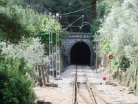 Es geht durch 13 Tunnel