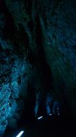 Höhlenartige Tunnel zur Schlucht 