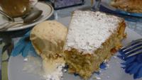 Mandeleis und -kuchen