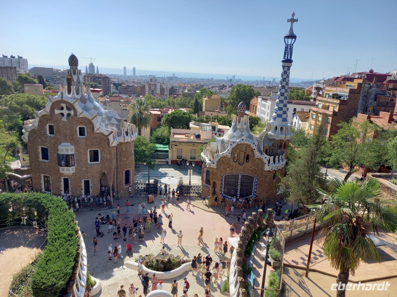 bekanntester Blick im Park Güell mit zwei 