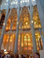 regelrechte Lichtspiele durch die Fenster der Sagrada Familia