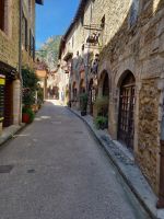 In der Hauptstraße von Villefranche