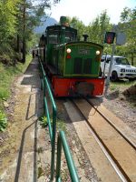spezieller Zug zu den Gaudi-Gärten