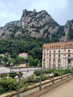 Kloster Montserrat ist von Bergen umgeben