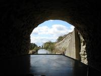 Der Canal du Midi führt stellenweise durch Tunnel