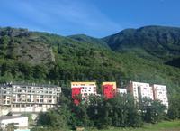 500Moderne Architektur beherrrscht in Andorra das Landschaftsbild