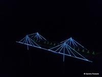 Brücke in Soldeu vor Hotel bei Nacht 