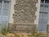 Haltestelle auf 607,82 m im gelben Zug 