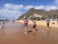 mit den Füßen baden gehen 