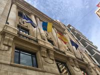 Flaggen von Teneriffa, Kanaren, Spanien, EU (von links)