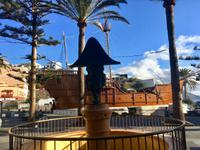 Kolumbus Boot (Replikat) mit Enano (Zwerg) im Vordergrund