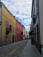 Gassen mit bunten Häusern in Las Palmas