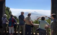 Reiseleiterin Gisela Merckl und die Eberhardt Reisegruppe - Blick auf den Vulkan Teide