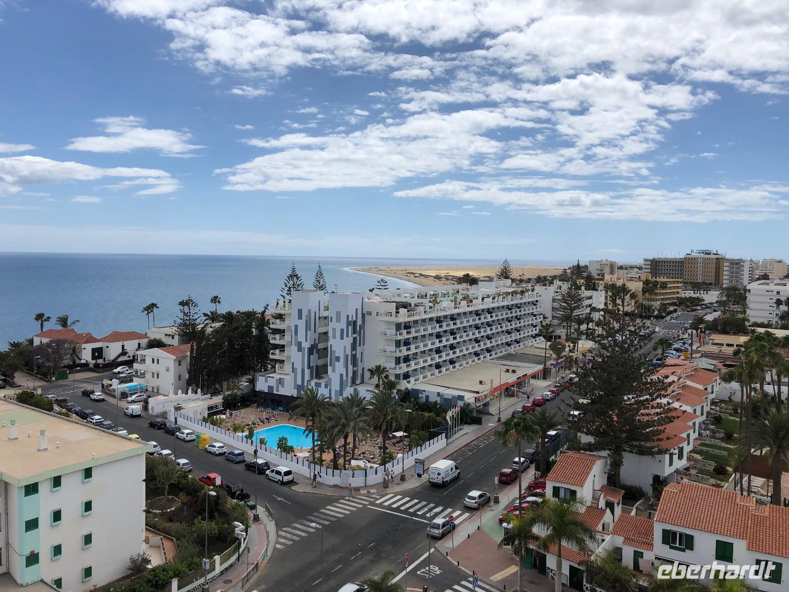Blick von der Dachterrasse unseres Rundreise-Hotels auf Gran Canaria