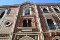 altes Krankenhaus mit modernem Innenleben