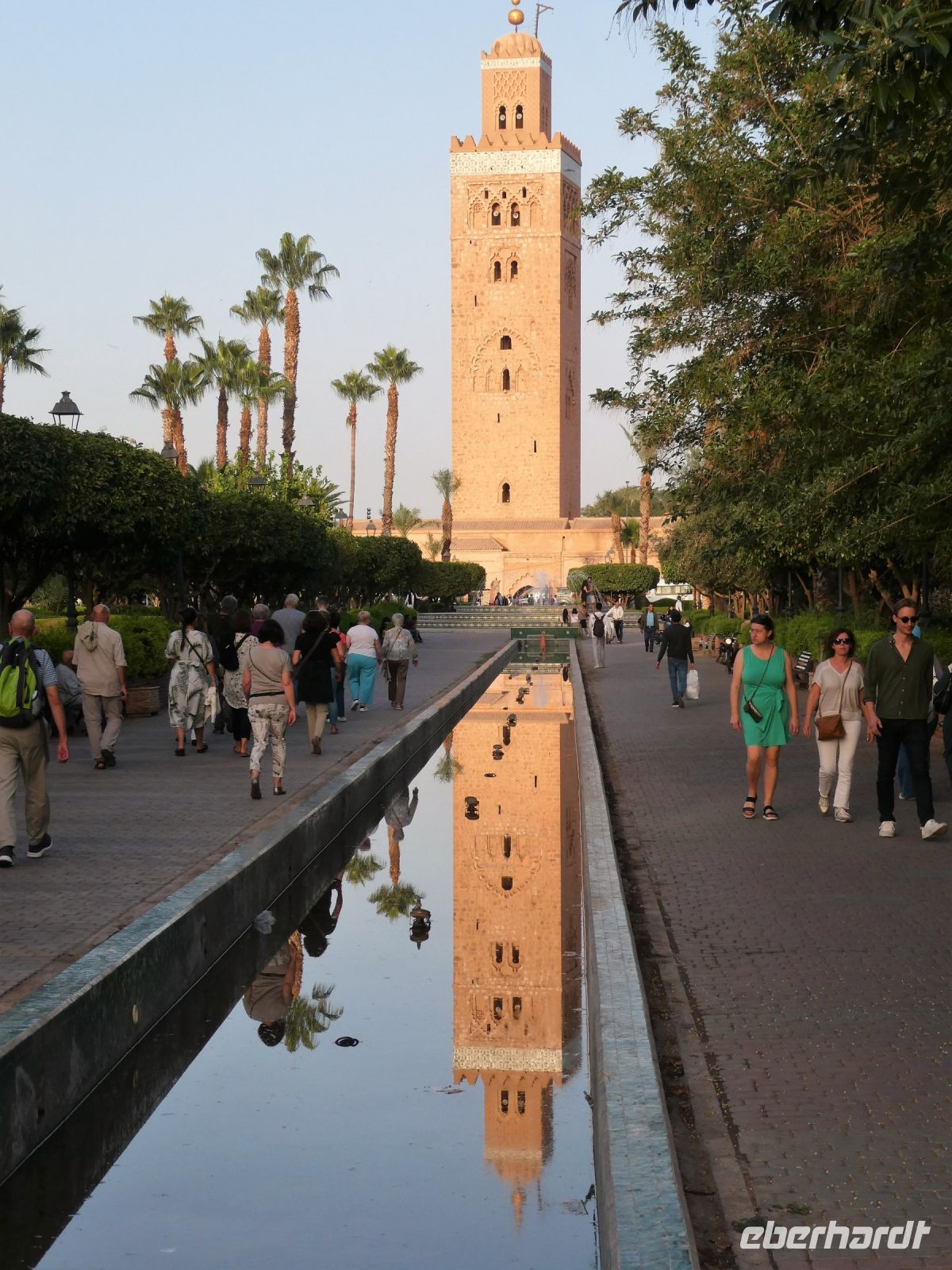 gekonnte Spiegelung der Koutoubia Moschee