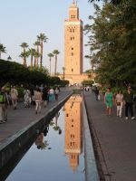 gekonnte Spiegelung der Koutoubia Moschee