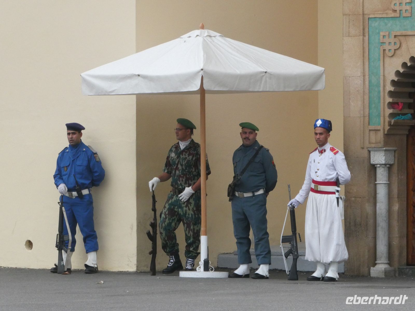 vor dem Königspalast