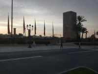 Hassanturm im Gegenlicht