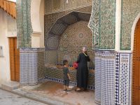 einer der zahlreichen Brunnen von Fes