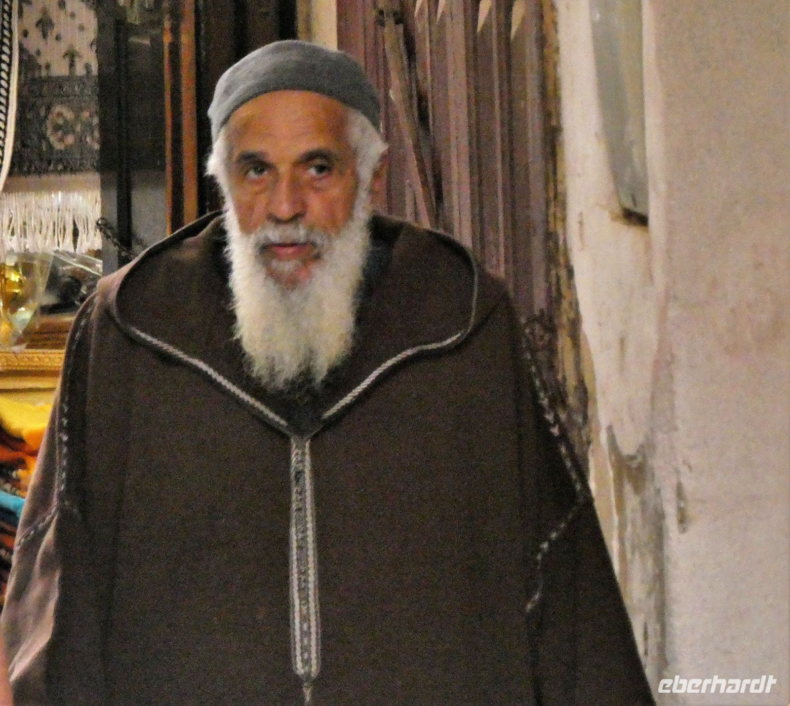 Mann mit Winterdjellaba