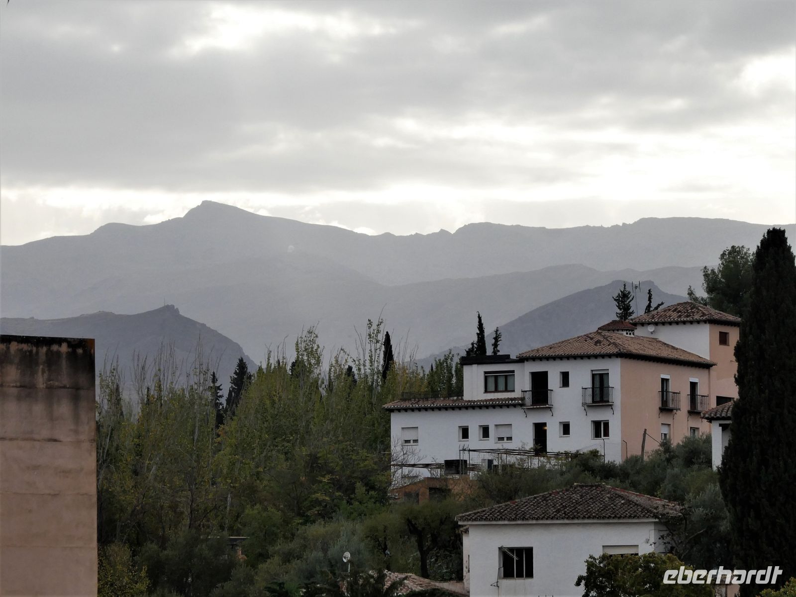 Wolken künden vom Herbst