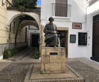Córdoba - am Denkmal des jüdischen Gelehrten Maimonides