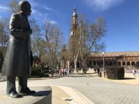 Haníbal Gonzalez - Statue