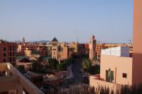 Kirche (links) und Moschee (rechts), Marrakesh