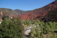 Ocker über dem Flussbett des Ourika 