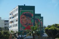 Als Fußballspieler-Briefmarken gestaltete Hausfassaden in Anfa (Alt-Casablanca) 