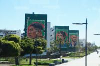 Fußballerbriefmarken als Hausfassaden