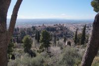 Blick auf die Alhambra, im Hintergrund die Vega de Granada