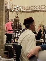 Wandelnder Armleuchter - eine der Bauchtänzerinnen im qasr al-hamra'a 