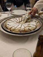 Blätterteig-Tarte mit Pulled Chicken, oben auf eine Lage Puderzucker und Zimtstreifen - arabische Küche @ it's best! 