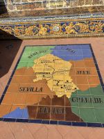 Sevilla - ein Kachelbild an der Plaza Espana