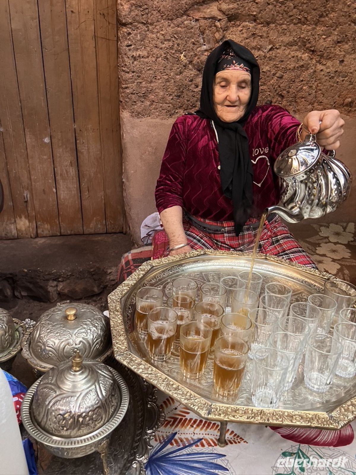 Ourika Tee wird serviertjpeg