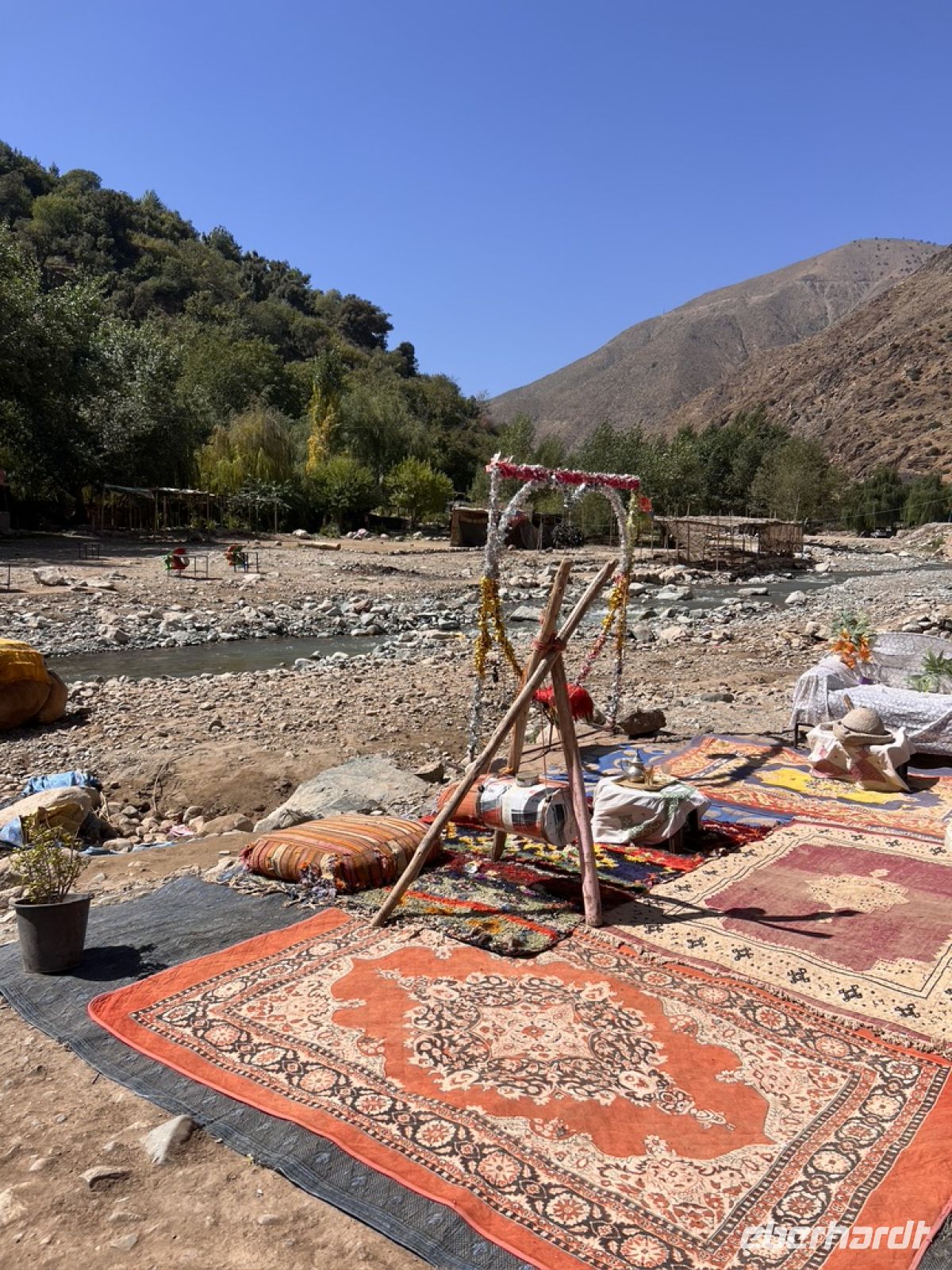 Ourikatal am Fluss.jpeg