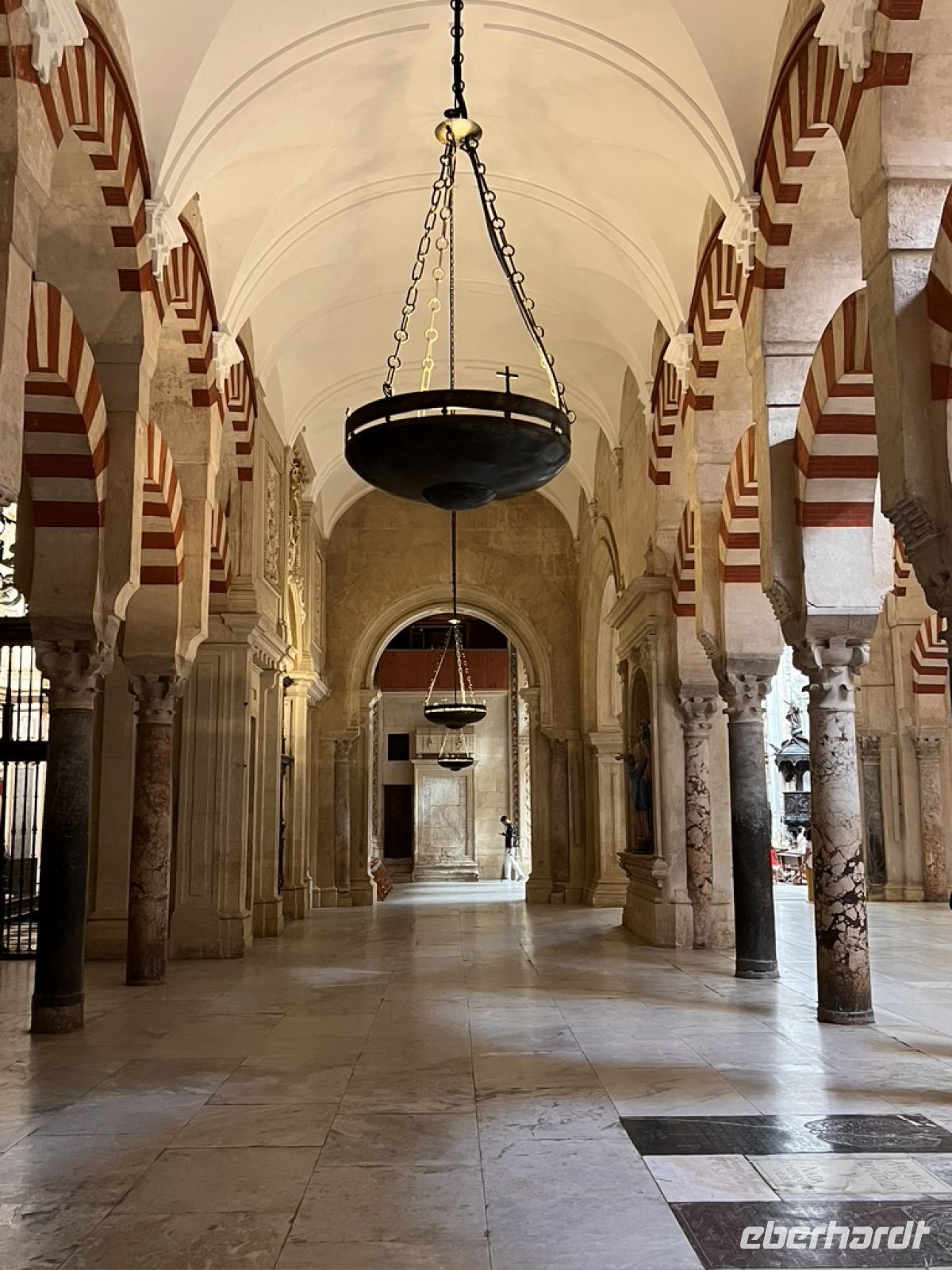 Cordoba Mezquita 856 Säulen.jpeg