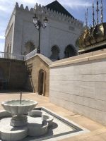 Vor dem Mausoleum