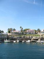 Von Cala Blanca über Maó-Mahón, Binibeca nach Cova d'en Xoroi