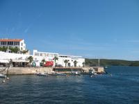 Von Cala Blanca über Maó-Mahón, Binibeca nach Cova d'en Xoroi