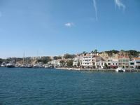 Von Cala Blanca über Maó-Mahón, Binibeca nach Cova d'en Xoroi