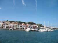 Von Cala Blanca über Maó-Mahón, Binibeca nach Cova d'en Xoroi