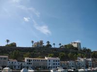 Von Cala Blanca über Maó-Mahón, Binibeca nach Cova d'en Xoroi